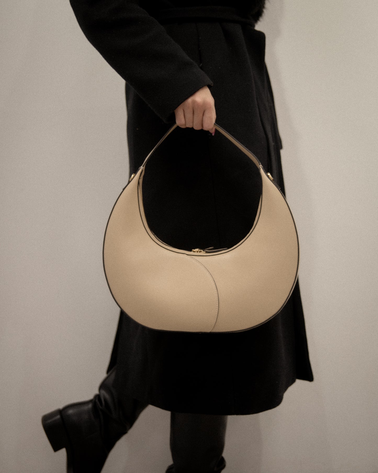 MOON LOOP SHOULDER BAG - BEIGE