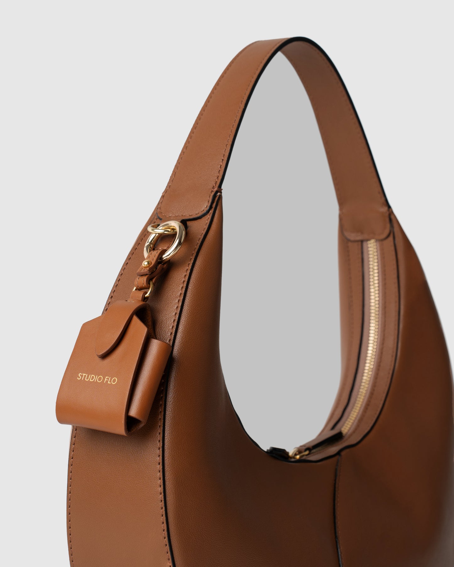 Moon Loop in cognac with adjustable strap and refined silhouette with Airpods Case Charm