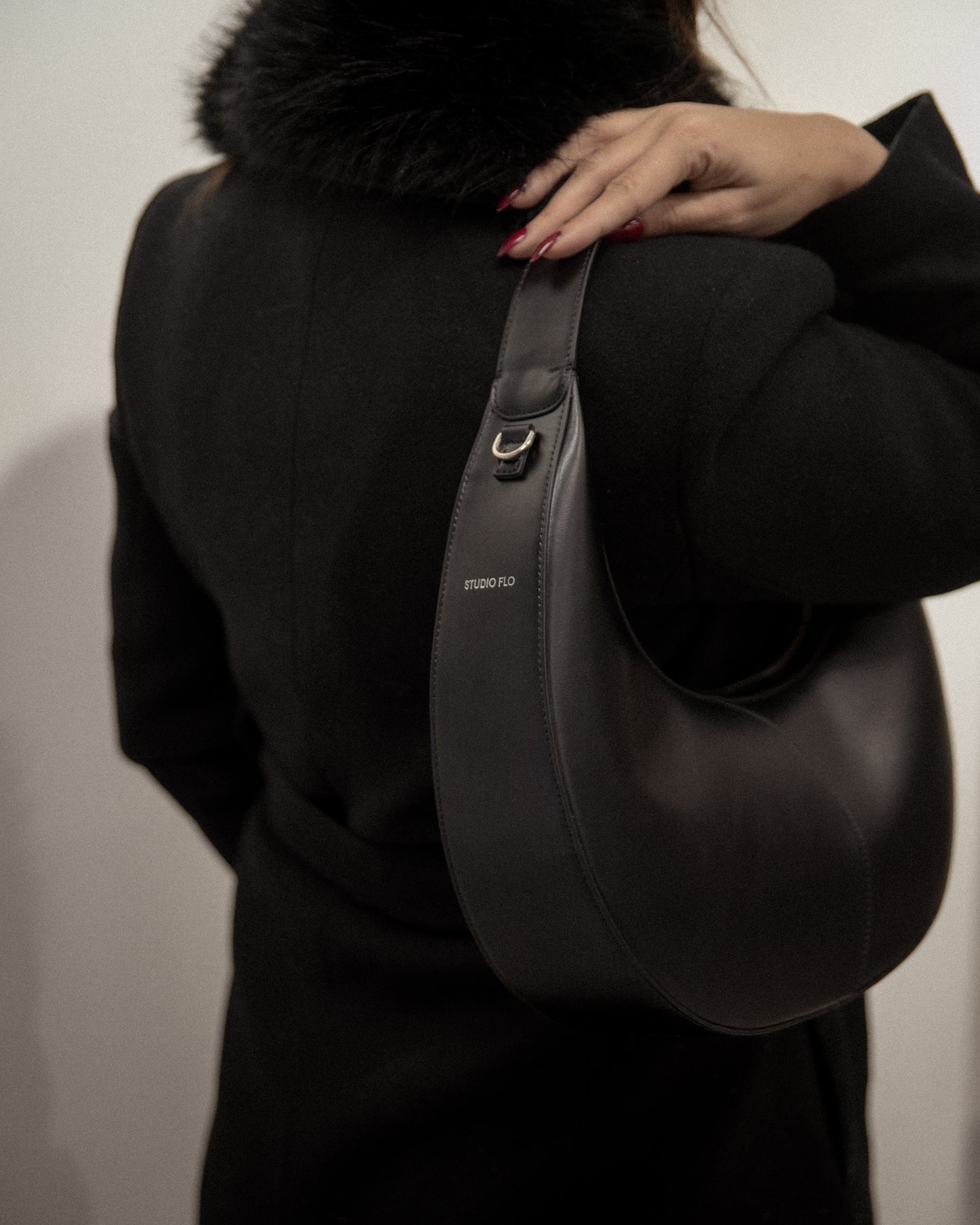 MOON LOOP SHOULDER BAG - BLACK