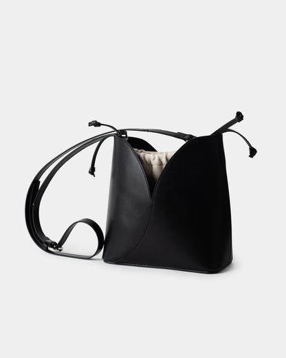 Italian bucket bag in black leather with top handle and adjustable strap